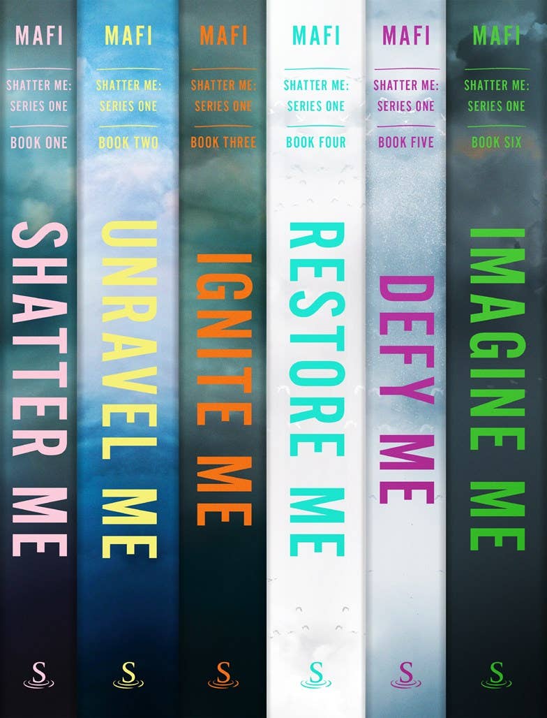 Ignite Me Paperback Deluxe Limited Edition: A Deluxe Edition of the Heart-Stopping Romantasy with Holographic Foil Edges (Shatter Me: Series One, 3)