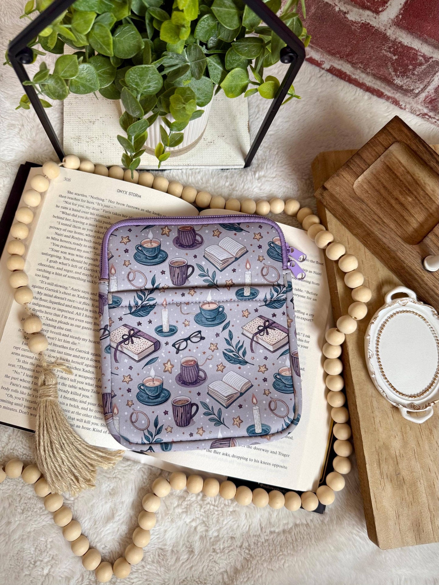 Kindle Sleeve with Reading and Bookish Design