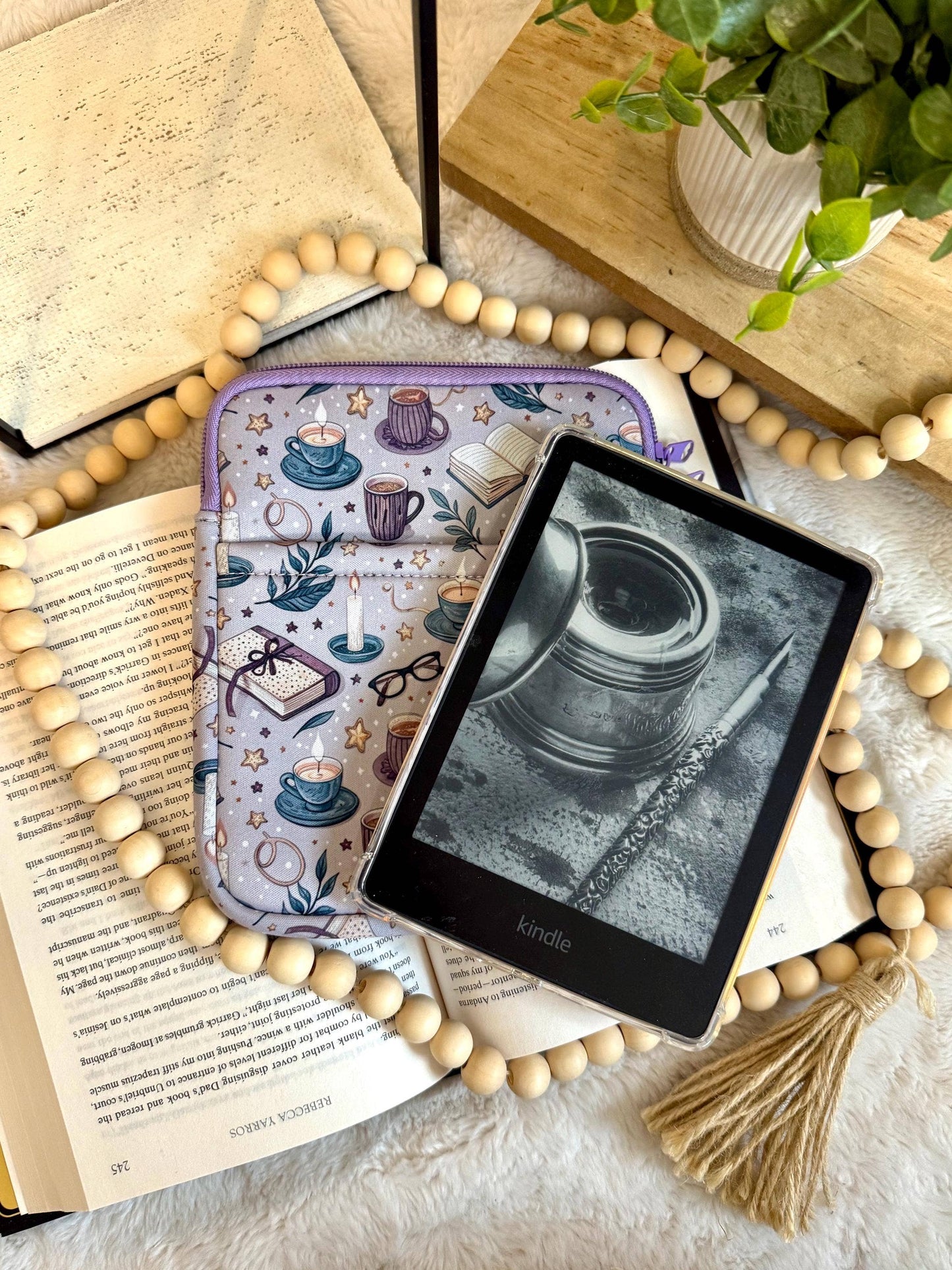 Kindle Sleeve with Reading and Bookish Design