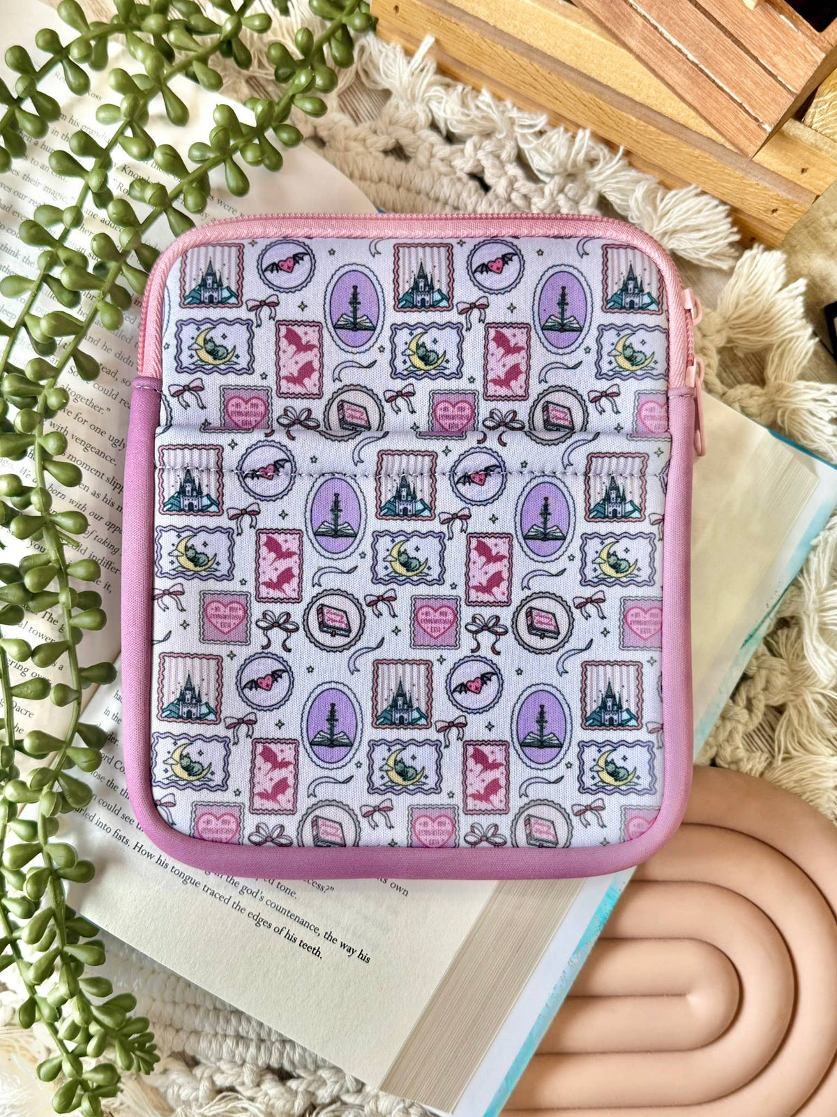 Dragon Reading Kindle Sleeve |Kindle Sleeve |Kindle Storage