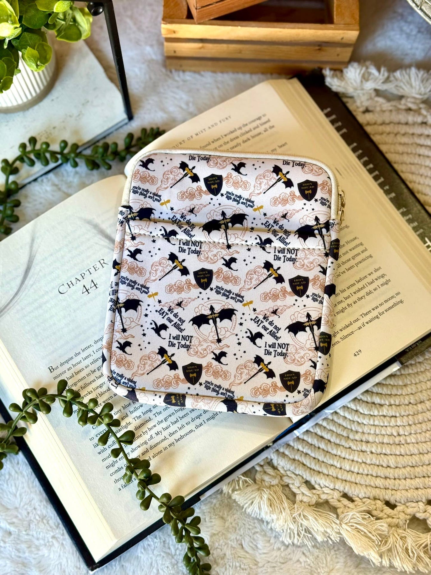 Reading Dragon Kindle Sleeve | Kindle Sleeve | Kindle
