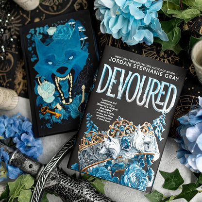 Devoured (Deluxe Limited Edition): A Bitten Novel (Volume 2)