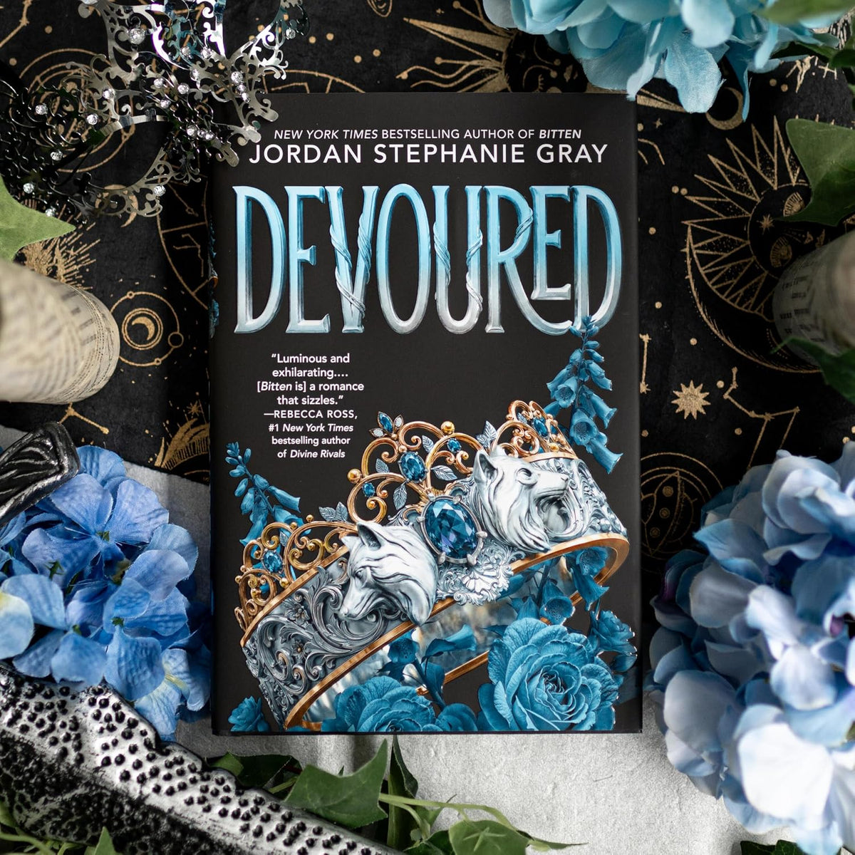 Devoured (Deluxe Limited Edition): A Bitten Novel (Volume 2)