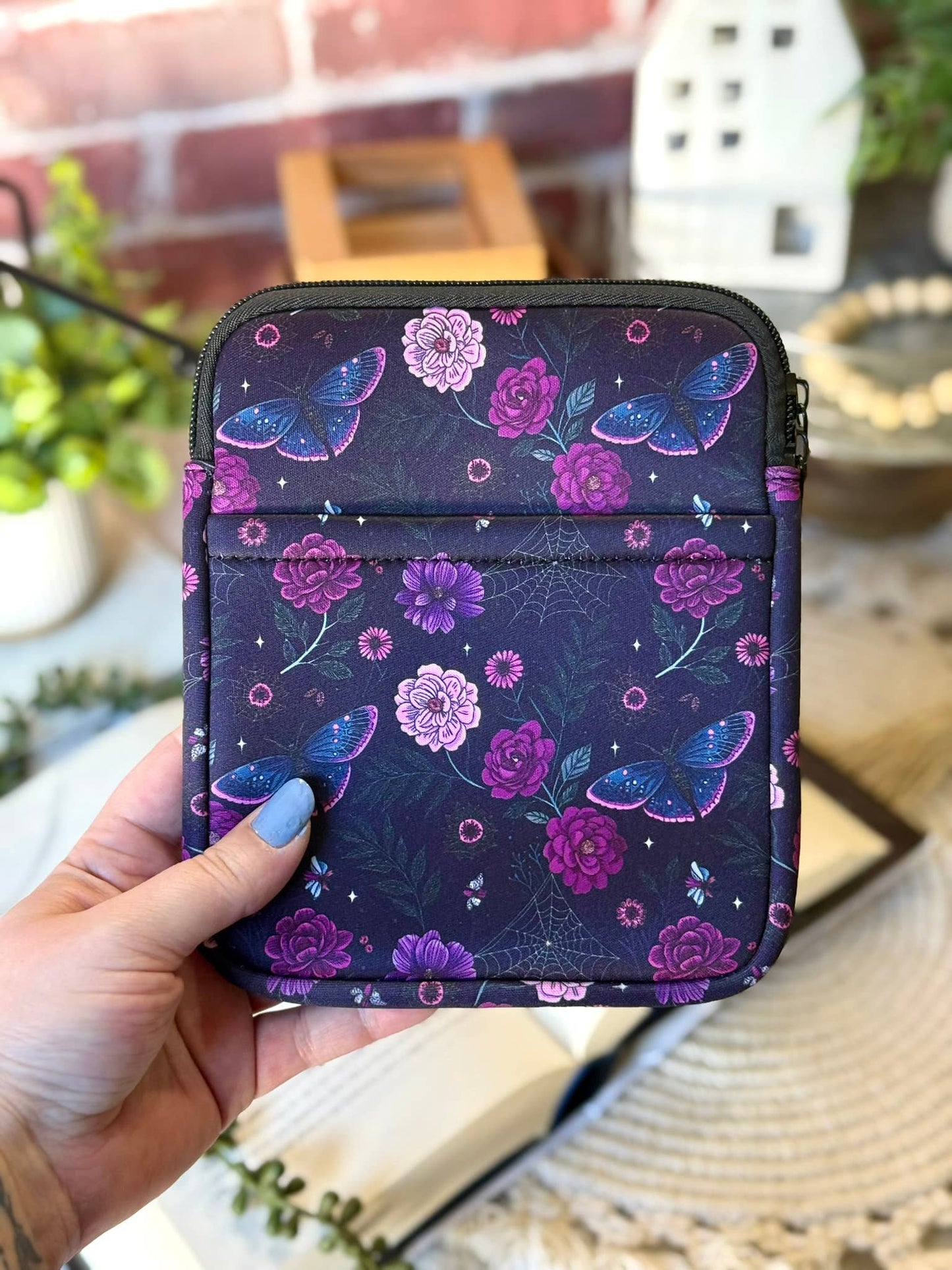 Reading Mystic Moth Kindle Sleeve | Kindle Sleeve |Kindle