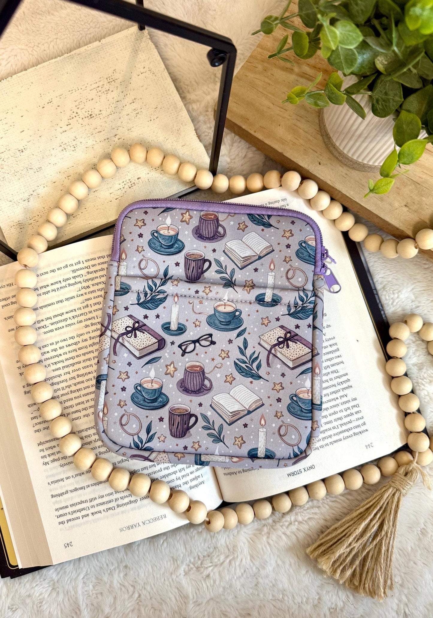Kindle Sleeve with Reading and Bookish Design